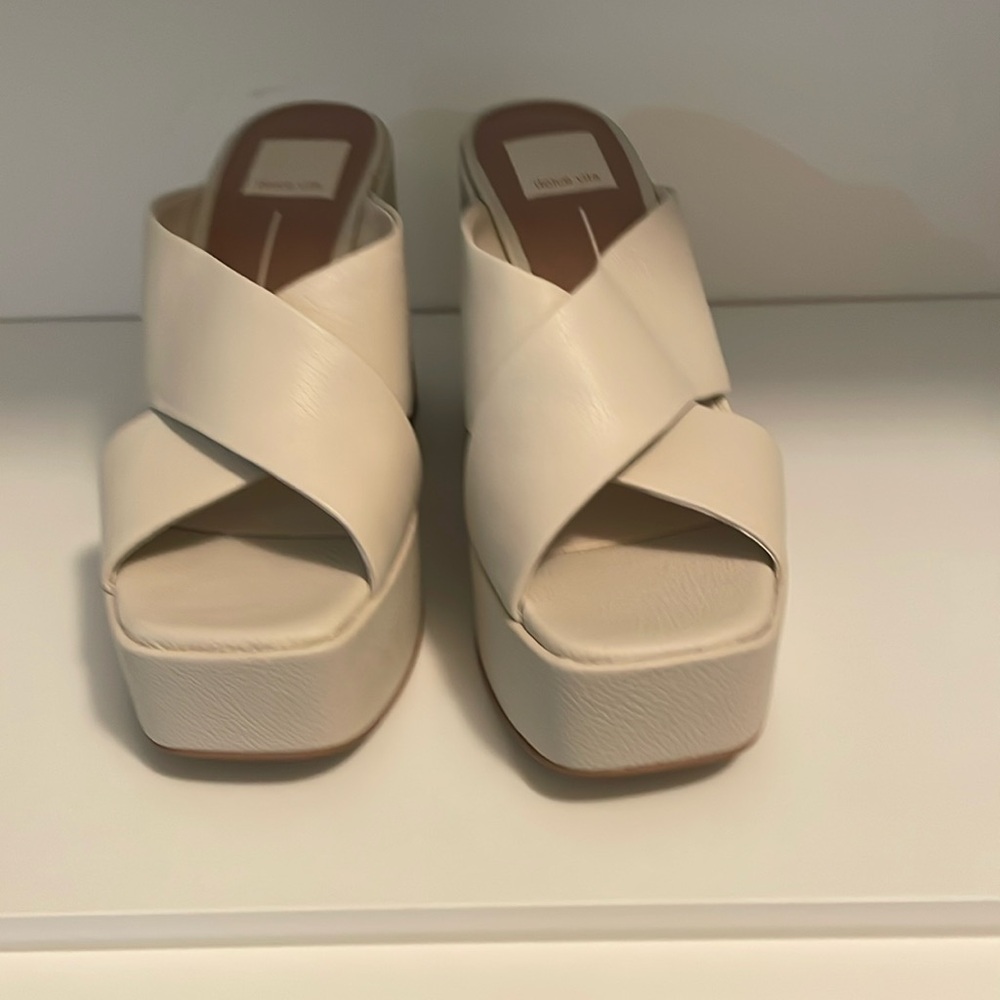 Size 6 platform leather Dolce Vita sandals in cream